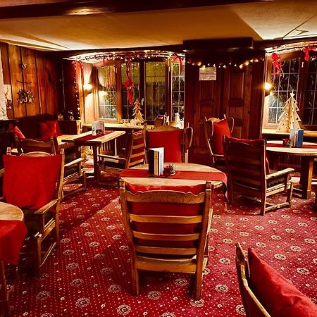 לה פטיט-פייר Hotel Restaurant Aux Trois Roses מראה חיצוני תמונה