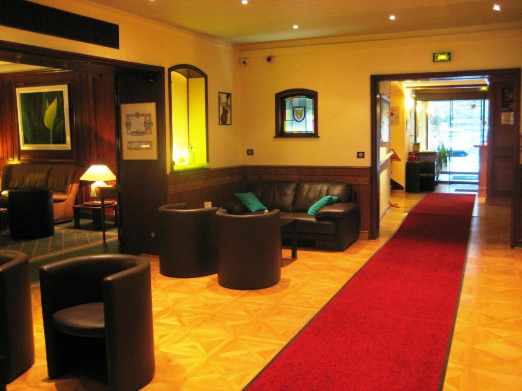 לה פטיט-פייר Hotel Restaurant Aux Trois Roses מראה חיצוני תמונה