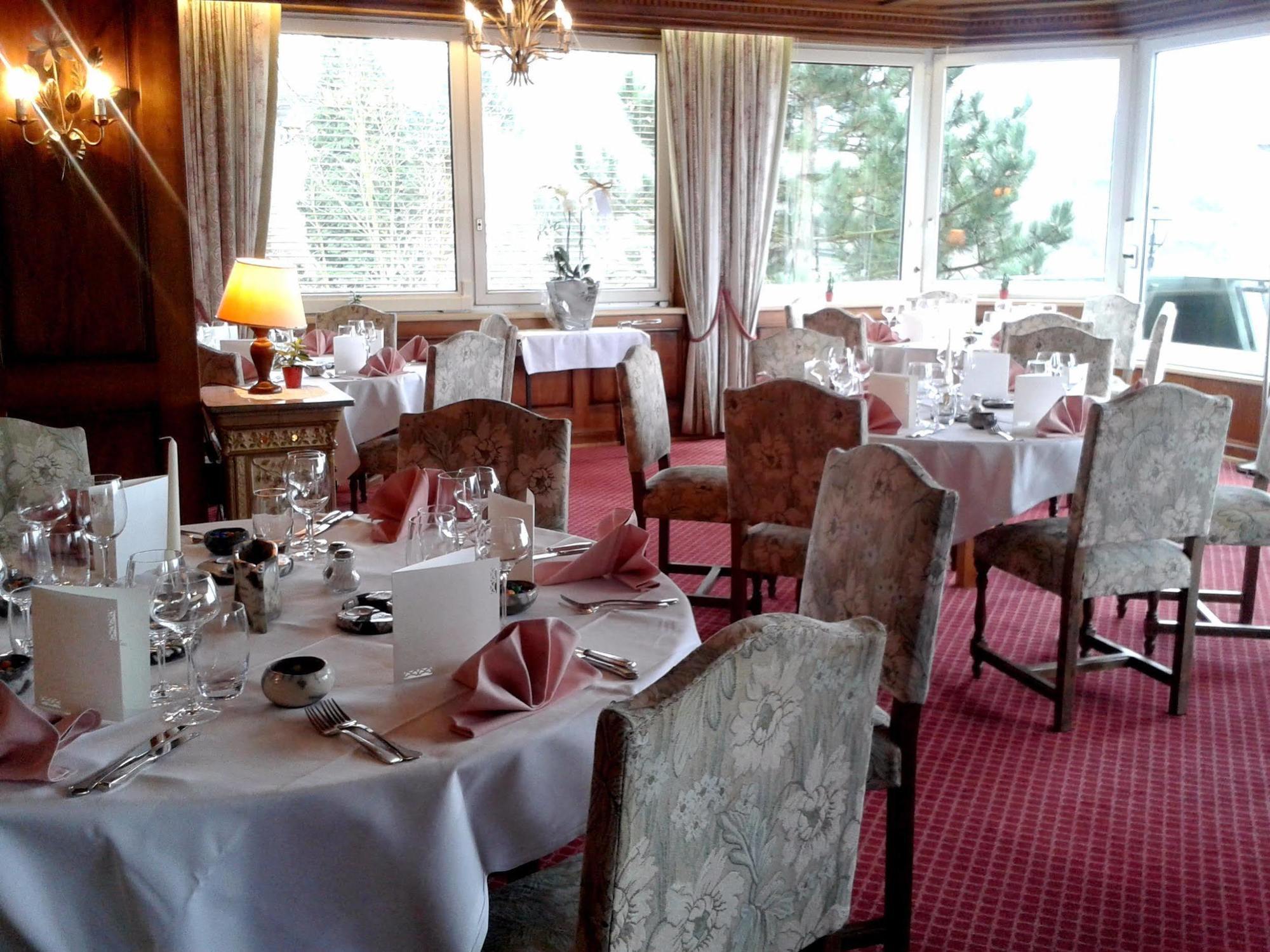 לה פטיט-פייר Hotel Restaurant Aux Trois Roses מראה חיצוני תמונה